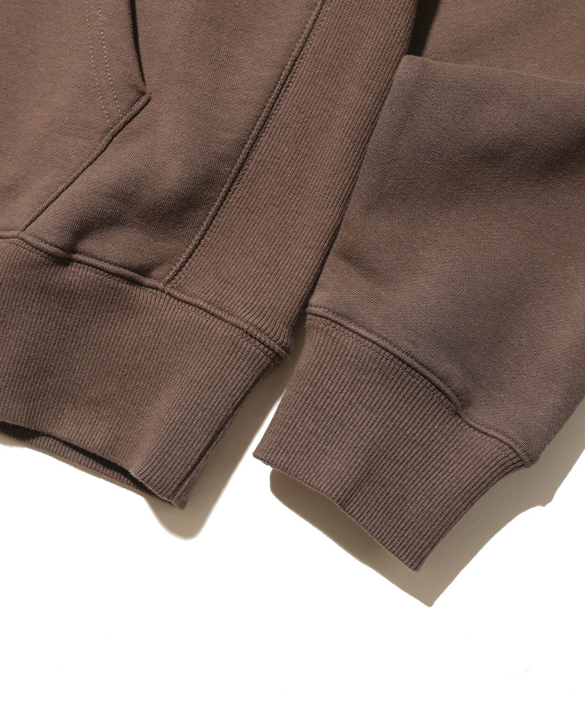 피지컬 디파트먼트(PHYSICAL DEPARTMENT) P-Dept 오리지널 로고 필드 후드 브라운