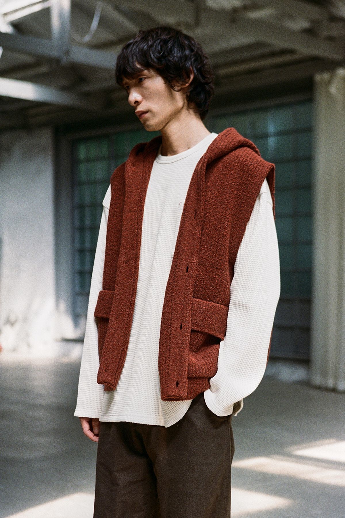 홀리선(HORLISUN) Acorn Boucle Hood Knit Cardigan Vest Melange Brick