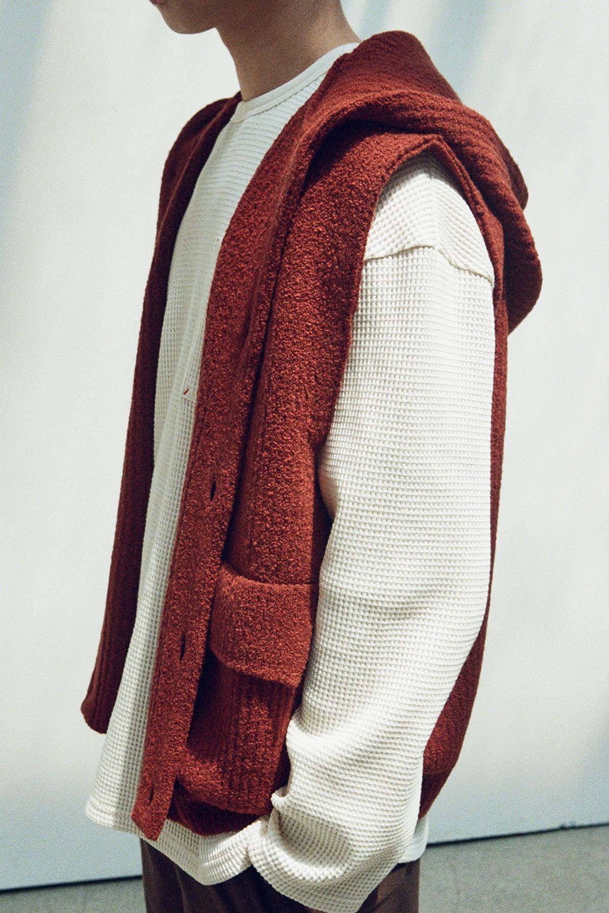 홀리선(HORLISUN) Acorn Boucle Hood Knit Cardigan Vest Melange Brick