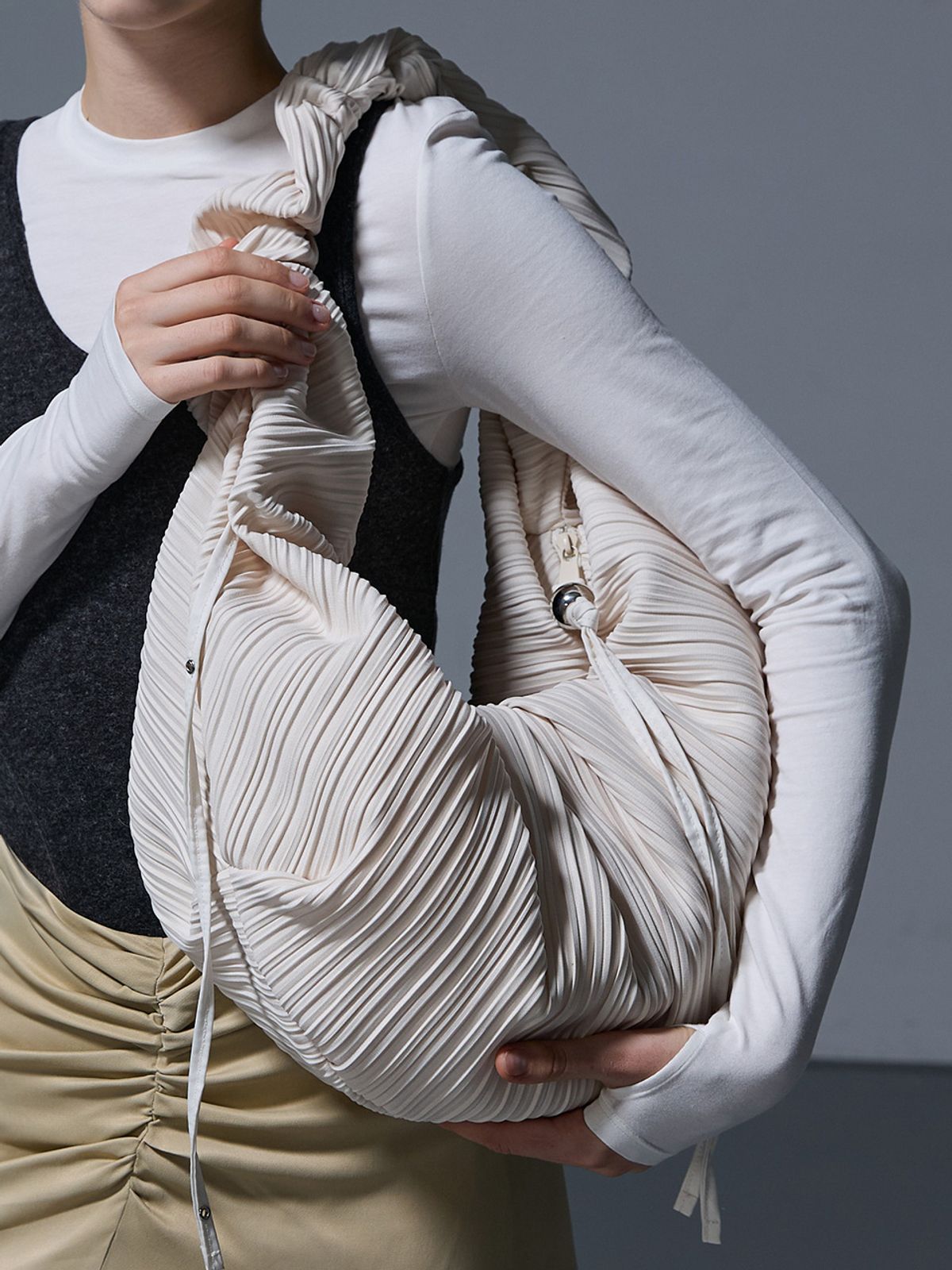 던팩토리(DAWN FACTORY) LUVITS BAG LARGE IVORY 러비츠백 라지 아이보리