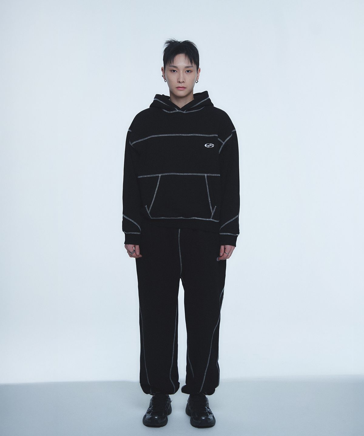 현피트(HYUNFIT) COVERSTITCH LINE HOODIE-[BLACK]