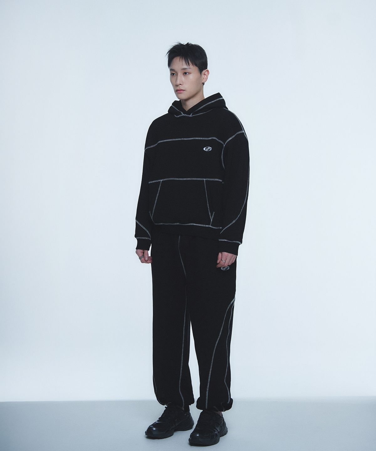 현피트(HYUNFIT) COVERSTITCH LINE HOODIE-[BLACK]