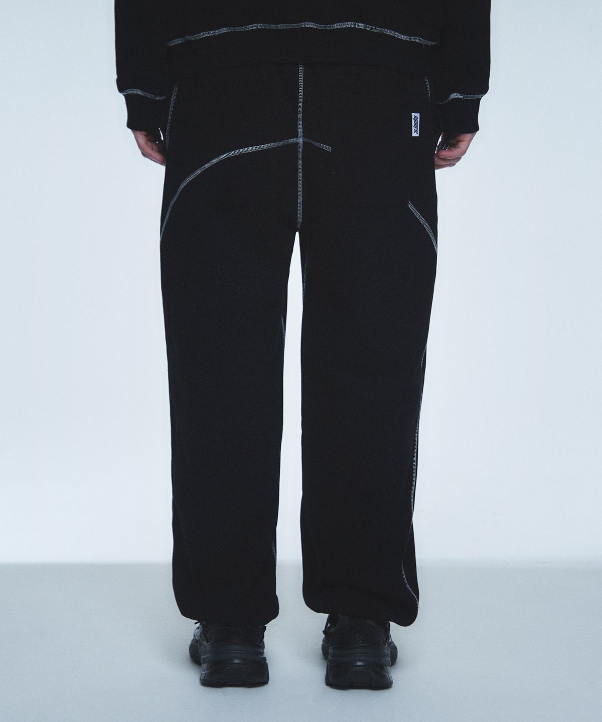 현피트(HYUNFIT) COVERSTITCH LINE SWEATPANTS-[BLACK]