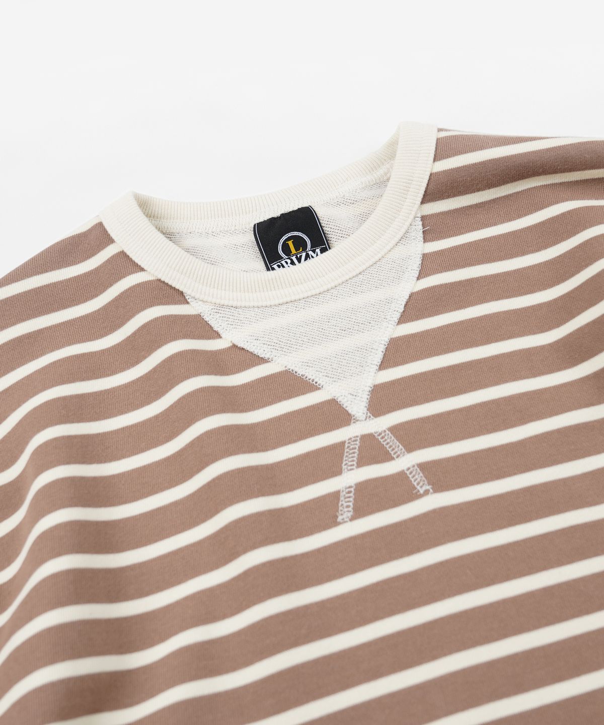 프리즘웍스(FRIZMWORKS) LOOP PATCH STRIPE TEE _ MOCHA