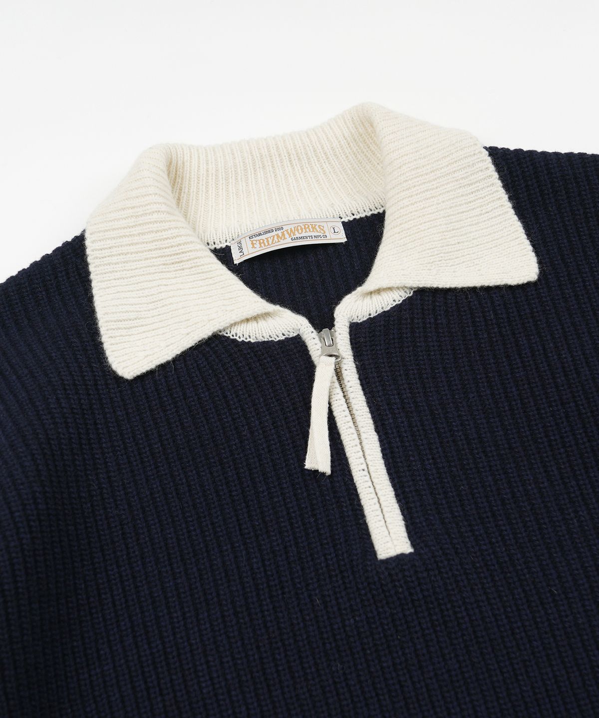 프리즘웍스(FRIZMWORKS) CONTRAST COLLAR HALF ZIP KNIT _ NAVY