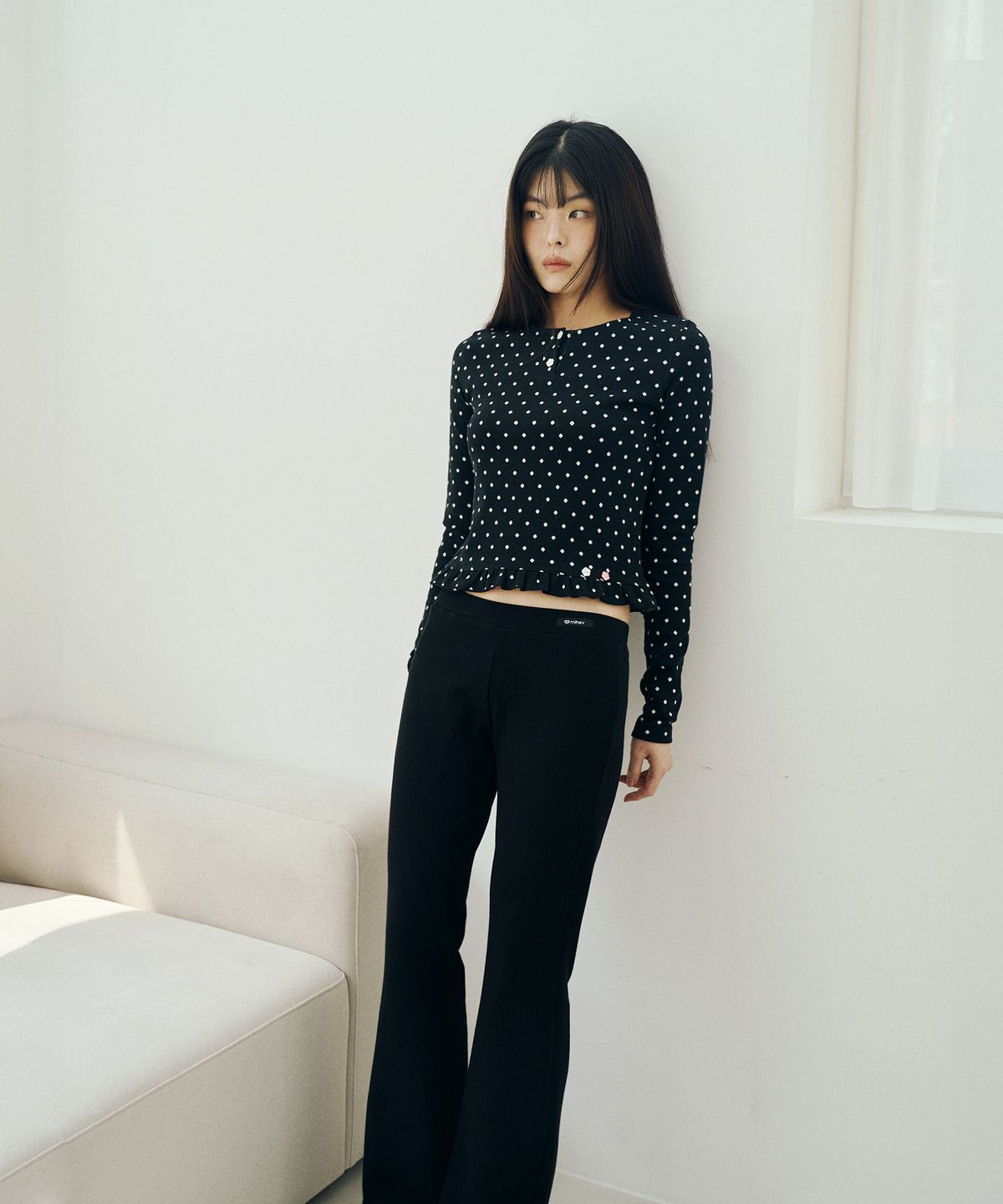 미헤브(MIHEV) 폴카 도트 프릴 롱슬리브 블랙