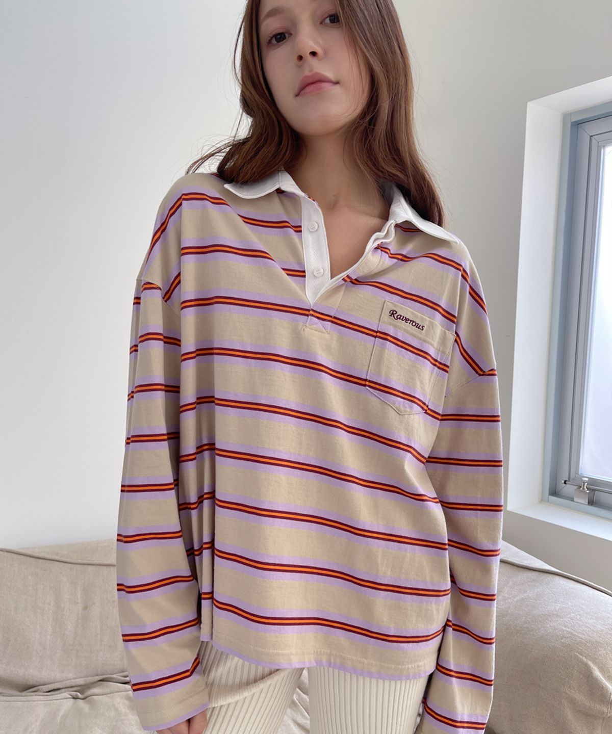 레이버러스(RAVEROUS) 오버사이즈 스트라이프 카라 티셔츠_베이지