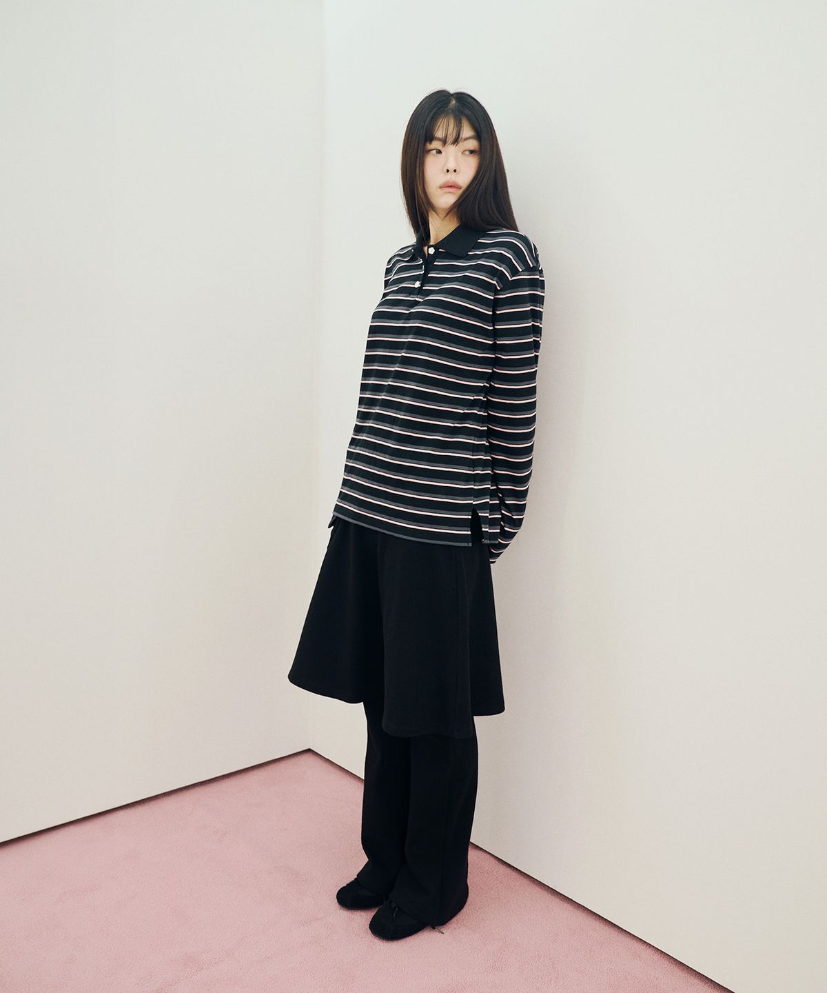 미헤브(MIHEV) 스트라이프 럭비 카라 롱슬리브 블랙 핑크