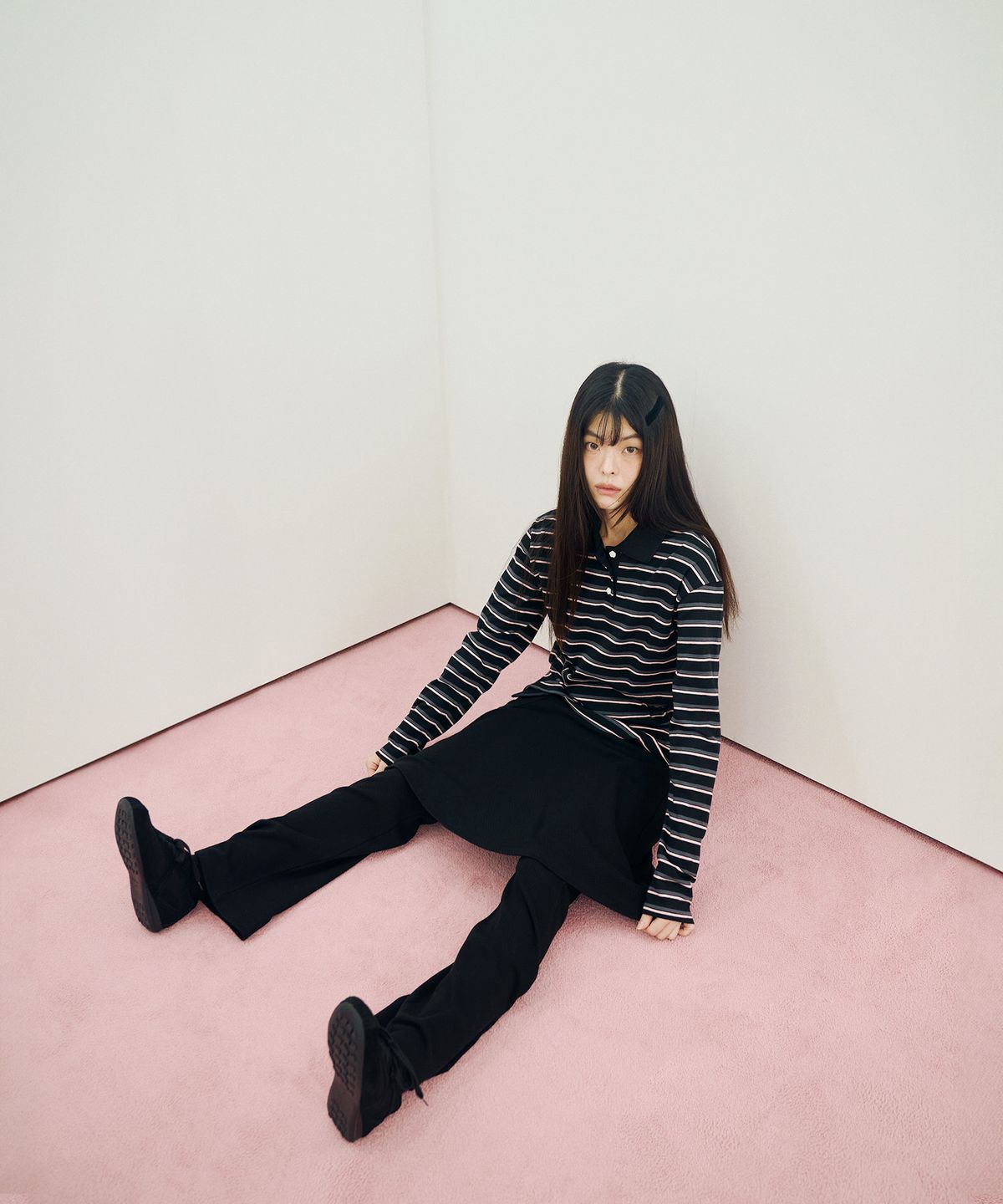 미헤브(MIHEV) 스트라이프 럭비 카라 롱슬리브 블랙 핑크