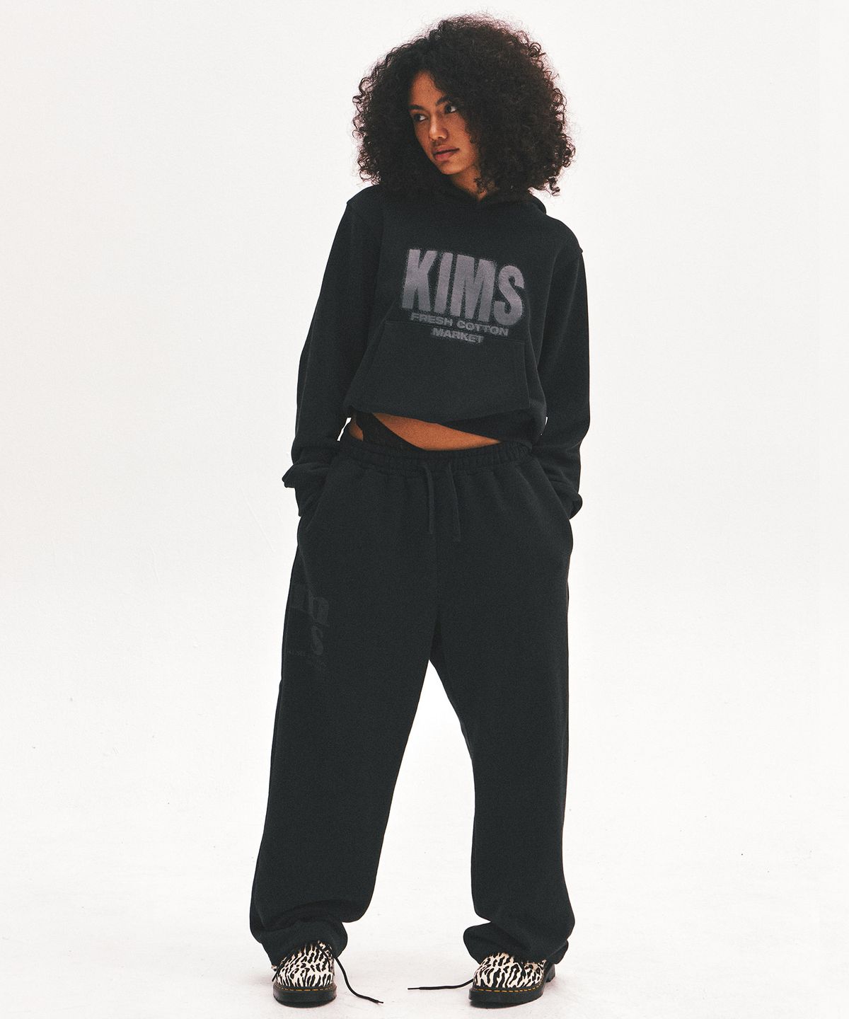 킴스 프레시 코튼 마켓(KIMS FRESH COTTON MARKET) Hazy Elve Logo Hoodie Black