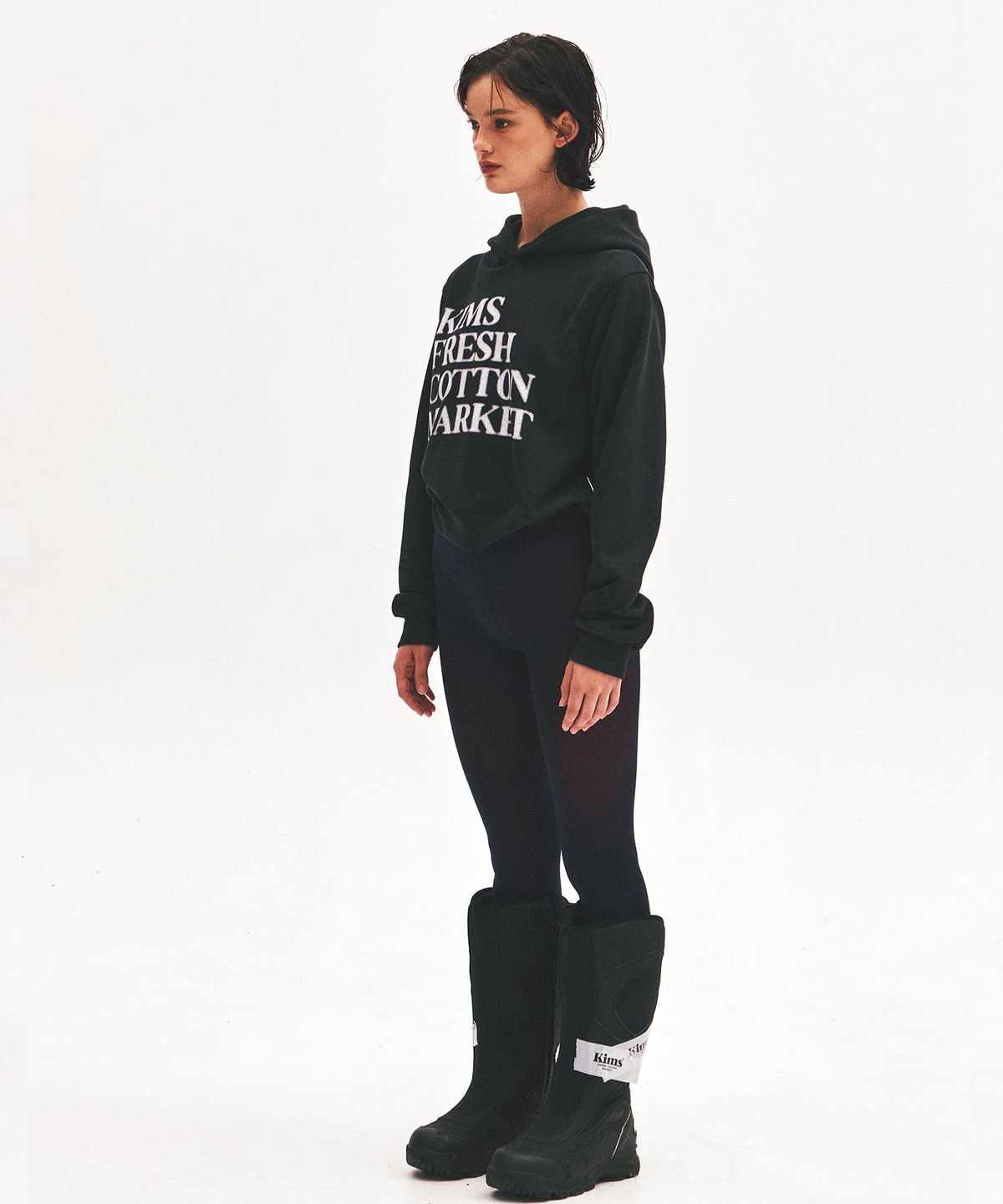킴스 프레시 코튼 마켓(KIMS FRESH COTTON MARKET) Hazy Left Range Logo Tee Black