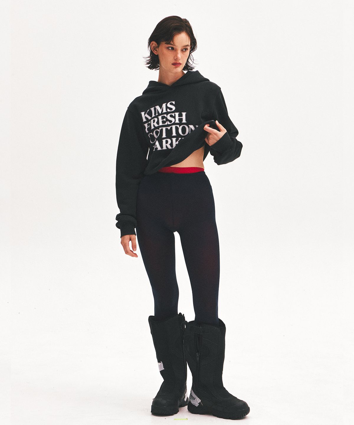 킴스 프레시 코튼 마켓(KIMS FRESH COTTON MARKET) Hazy Left Range Logo Tee Black