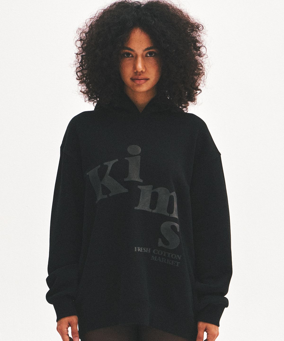 킴스 프레시 코튼 마켓(KIMS FRESH COTTON MARKET) (Unisex) Messy Alpha Logo Hoodie Black