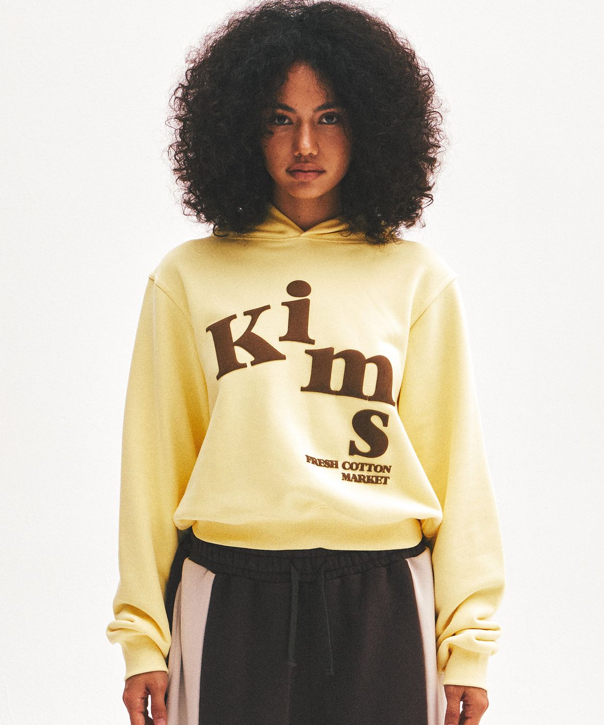 킴스 프레시 코튼 마켓(KIMS FRESH COTTON MARKET) (Unisex) Messy Alpha Logo Hoodie Yellow