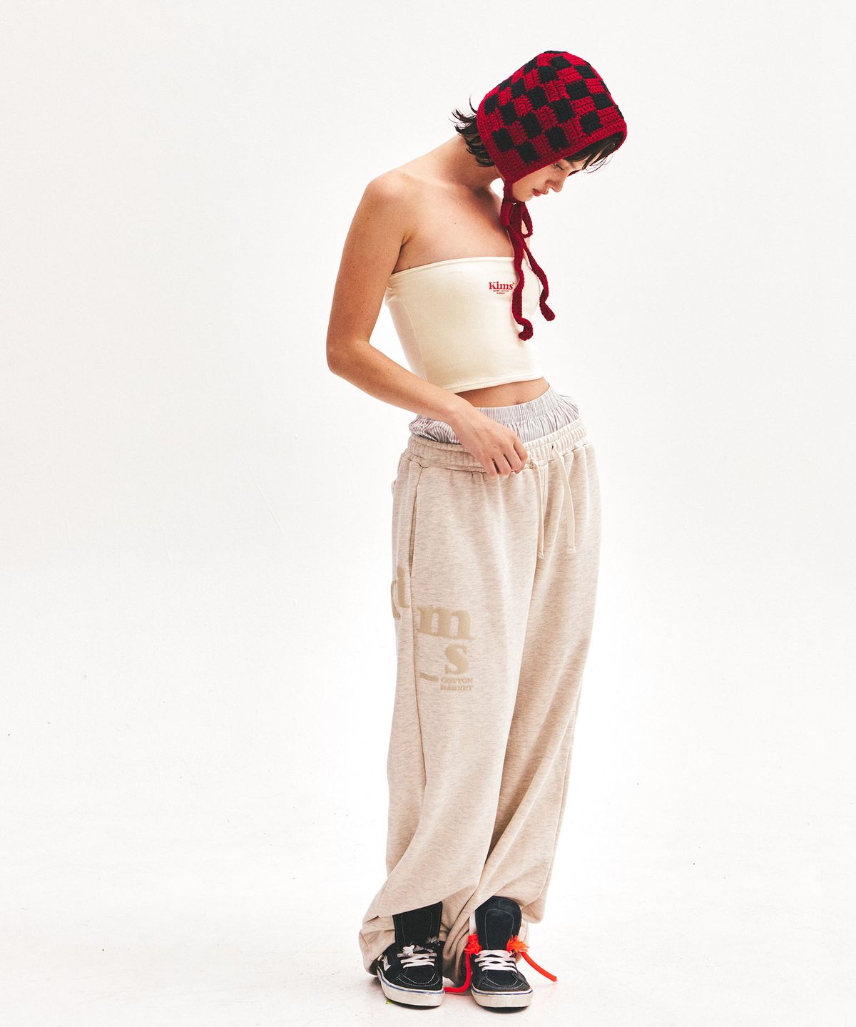 킴스 프레시 코튼 마켓(KIMS FRESH COTTON MARKET) Messy Alpha Logo Sweatpants Oatmeal