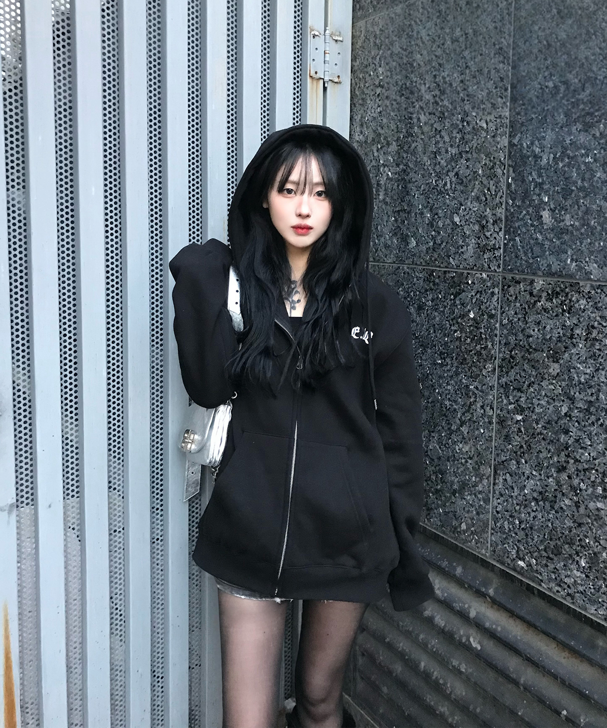이브인더월드(EVEINTHEWORLD) FOSSIL SNAKE ZIP HOODIE BLACK