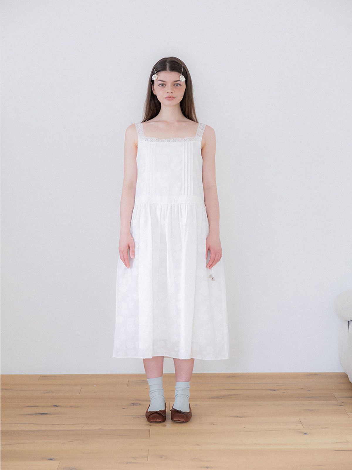 소르디(SORDI) Flower Jacquard Dress_white