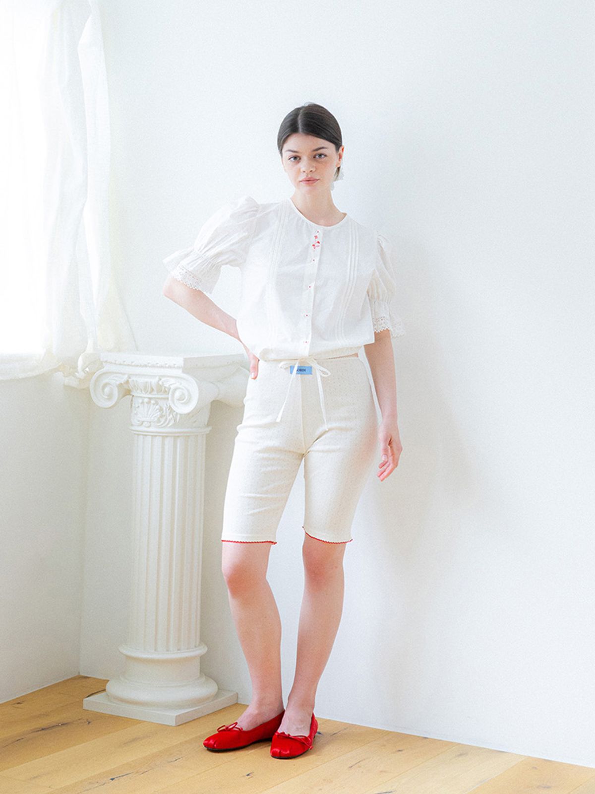 소르디(SORDI) Punching Capri Pants_cream
