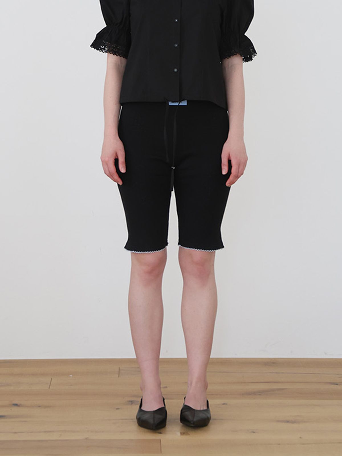소르디(SORDI) Punching Capri Pants_black