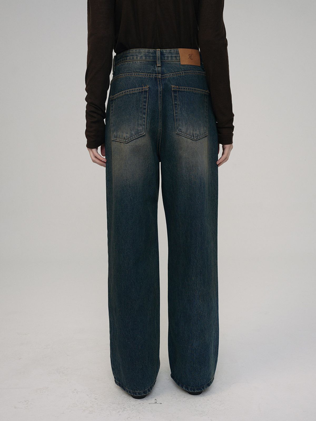 헌치(HUNCH) Tint Washing Curved Denim Pants