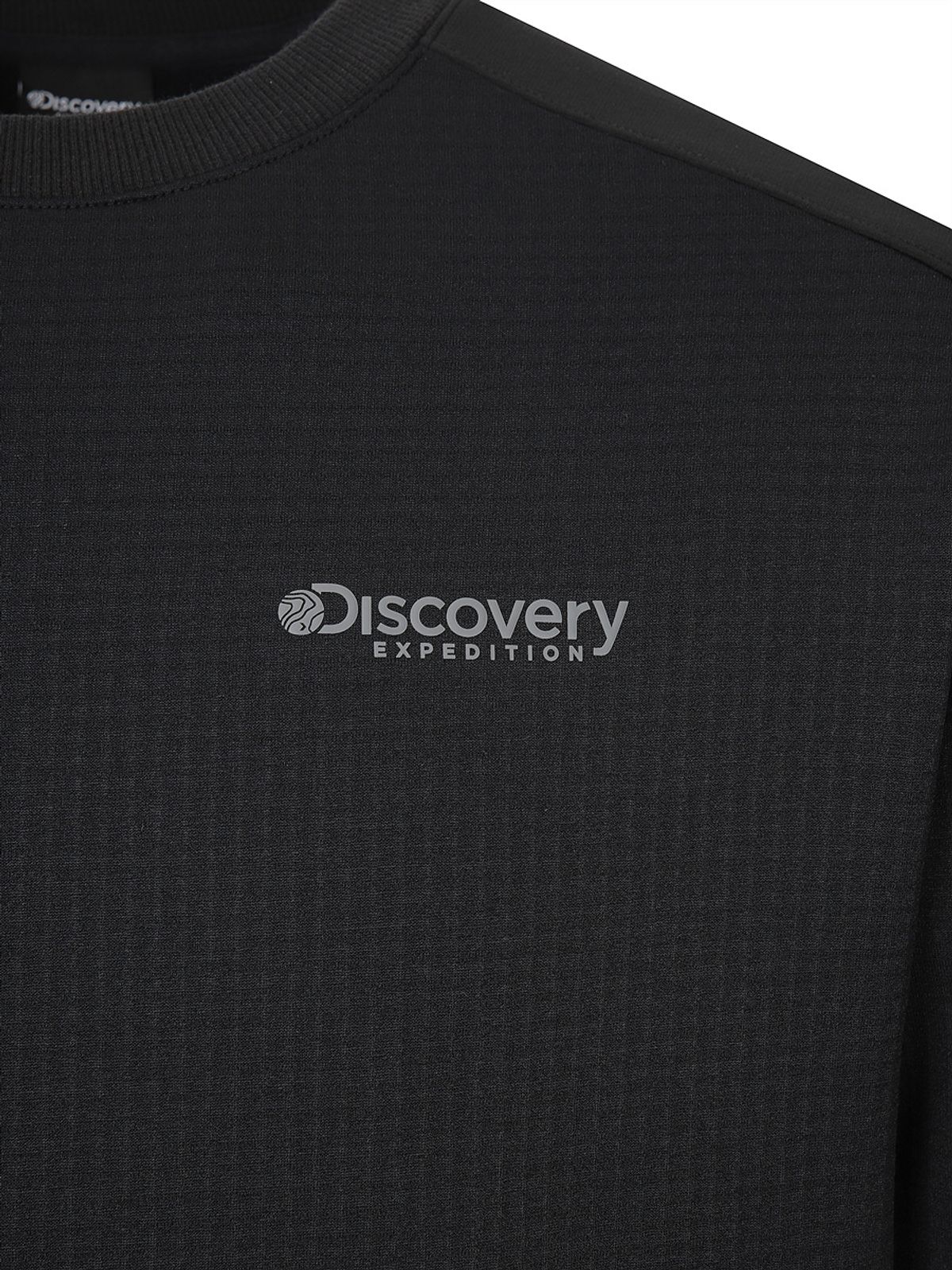 디스커버리 익스페디션(DISCOVERY EXPEDITION) 아웃도어 그리드 기모 맨투맨 (BLACK)