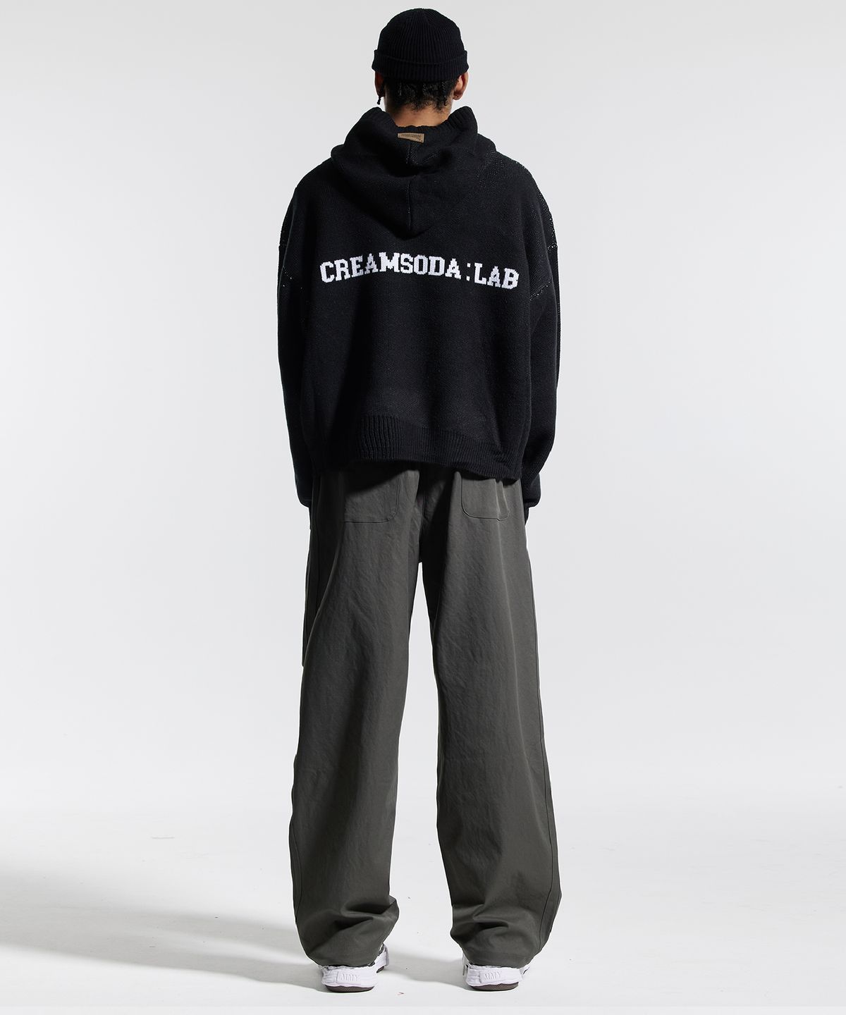 크림소다랩(CREAM SODA LAB) 트랙 2선 파라슈트 팬츠 카키