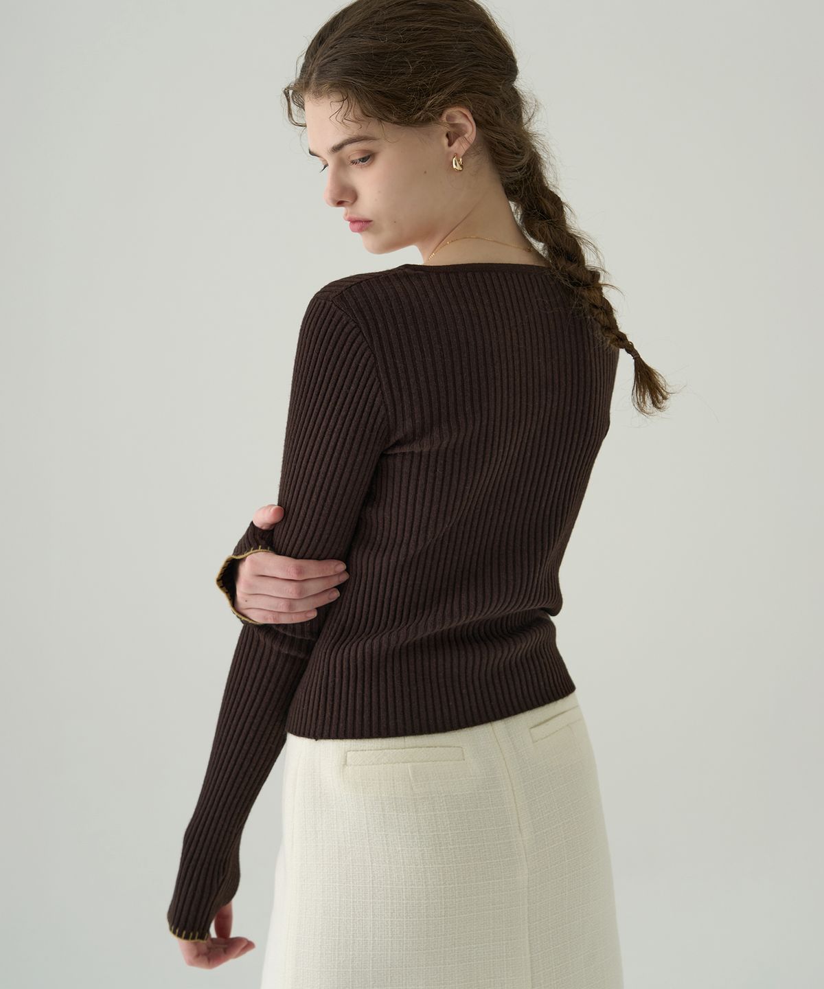 드로우핏 우먼(DRAWFIT WOMEN) 하트 넥 골지 슬림 니트 탑 [BROWN]