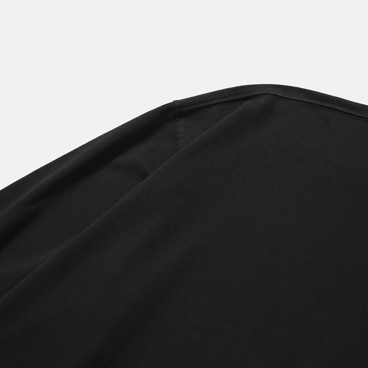 모이프(MOIF) [AW25] BAGGY MOCKNECK L/S TEE / BLACK