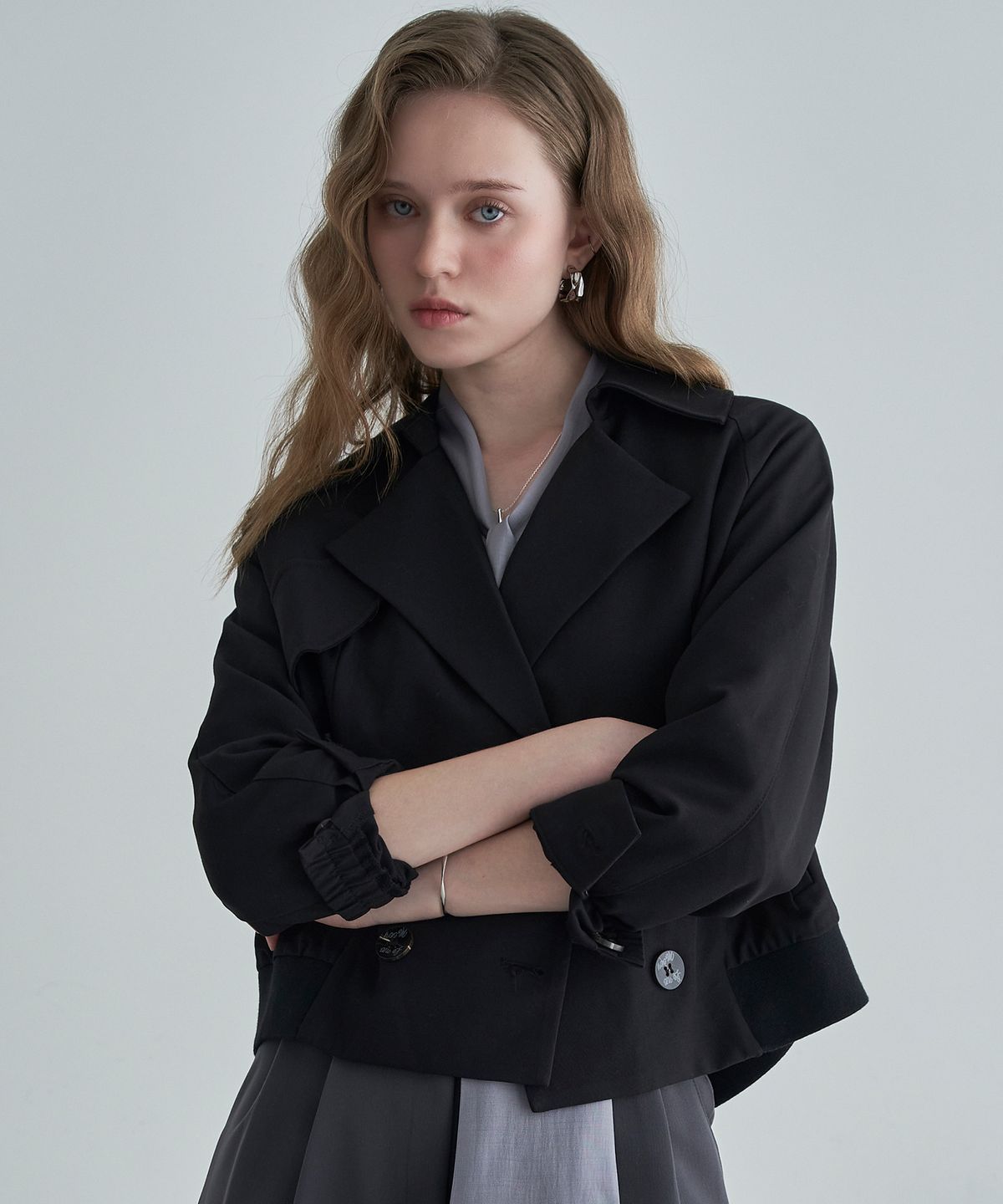 르니앤맥코이(LENIC&MCCOY) 플랩 밴딩 숏 트렌치 자켓 ML10BY001HJY