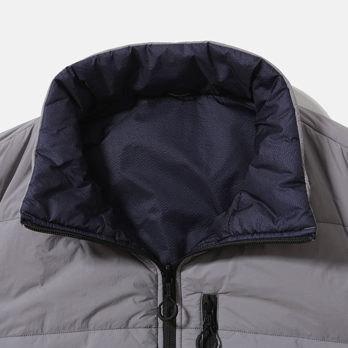 모이프(MOIF) [AW25] REVERSIBLE PUFF VEST / CLOUD GRAY/NAVY