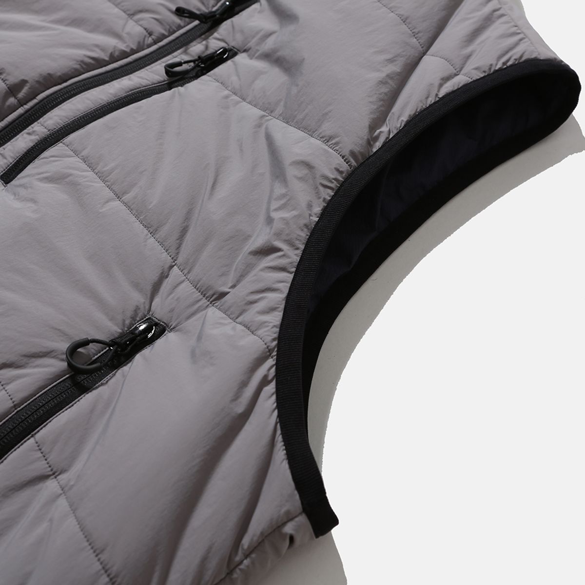 모이프(MOIF) [AW25] REVERSIBLE PUFF VEST / CLOUD GRAY/NAVY