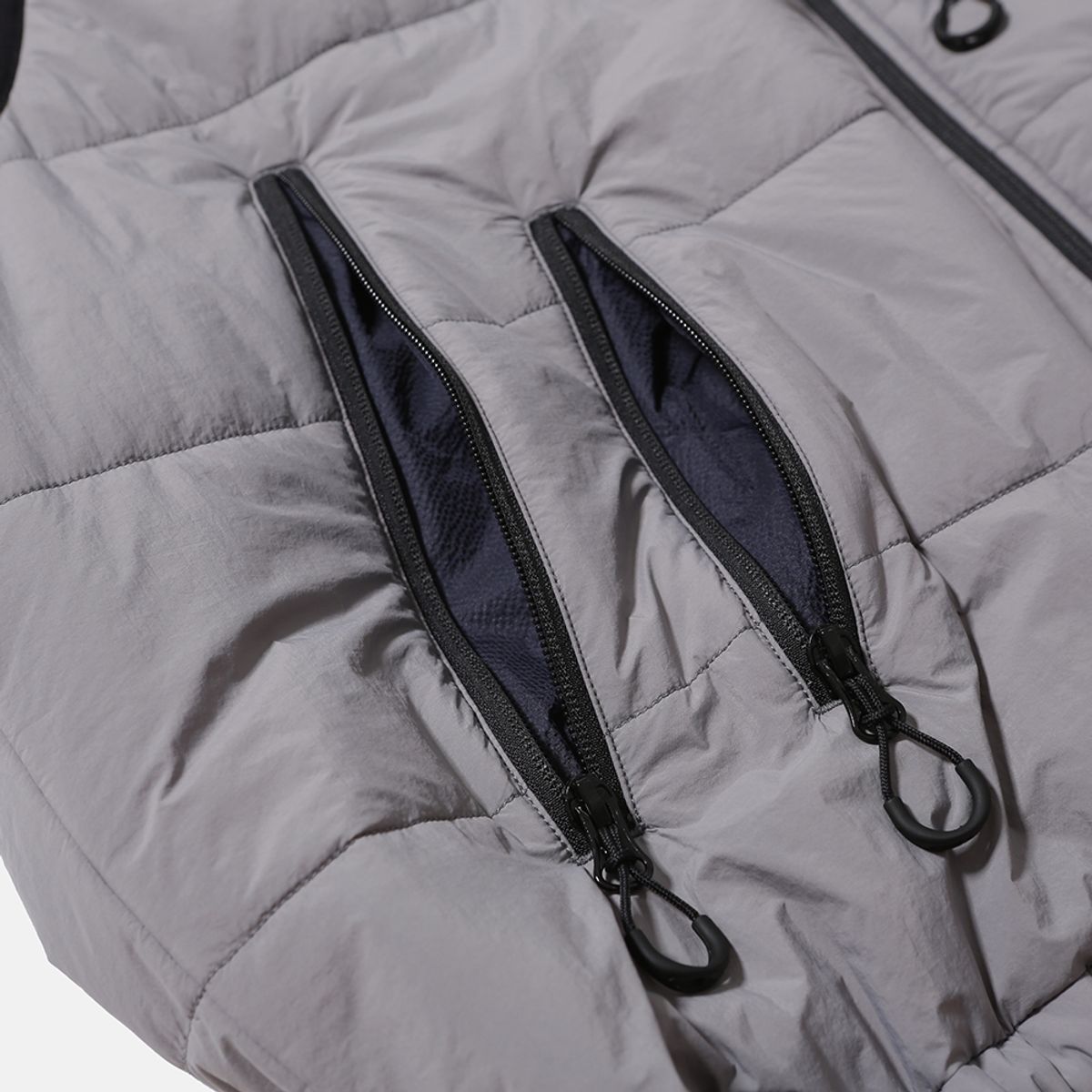모이프(MOIF) [AW25] REVERSIBLE PUFF VEST / CLOUD GRAY/NAVY