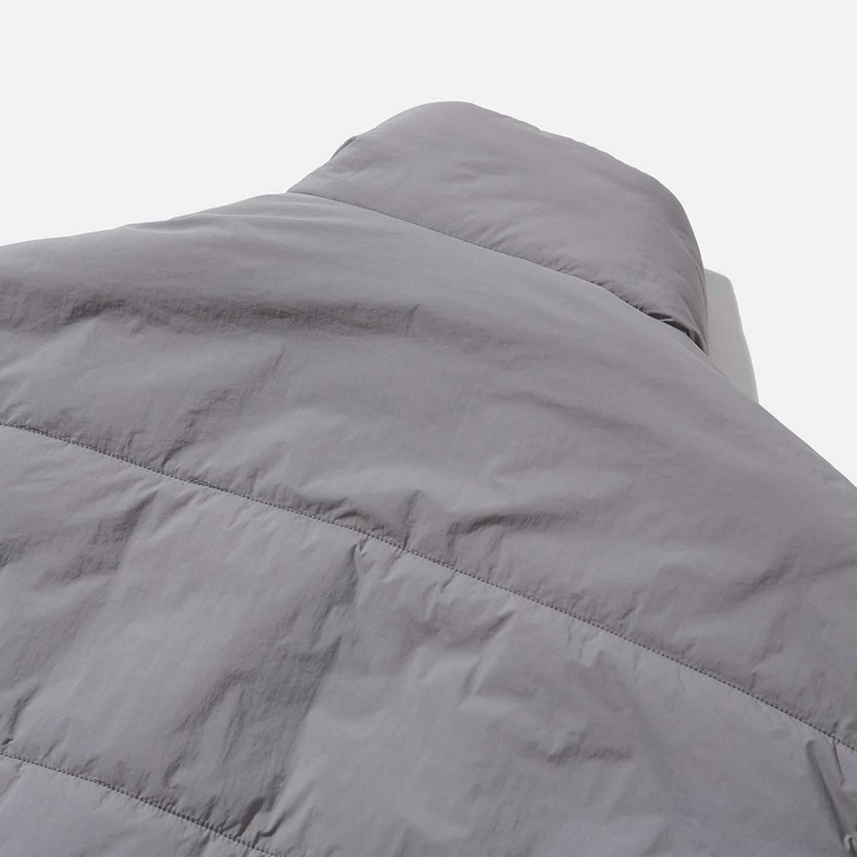 모이프(MOIF) [AW25] REVERSIBLE PUFF VEST / CLOUD GRAY/NAVY