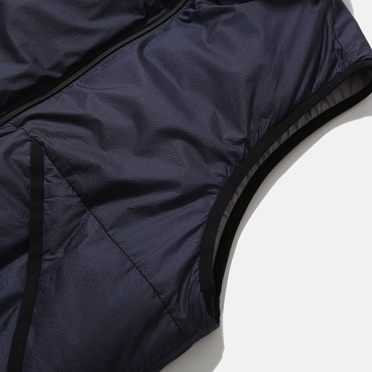 모이프(MOIF) [AW25] REVERSIBLE PUFF VEST / CLOUD GRAY/NAVY