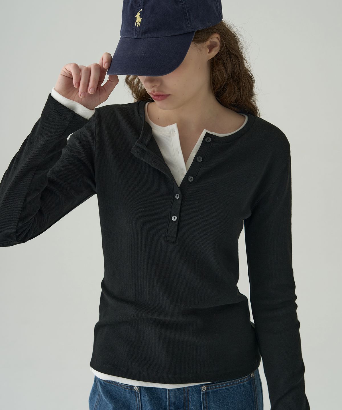 드로우핏 우먼(DRAWFIT WOMEN) 웨일 헨리넥 롱 슬리브 티셔츠 [BLACK]
