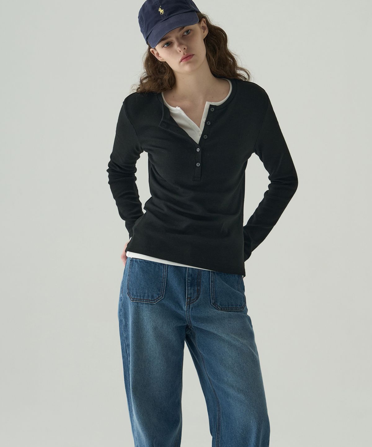 드로우핏 우먼(DRAWFIT WOMEN) 웨일 헨리넥 롱 슬리브 티셔츠 [BLACK]
