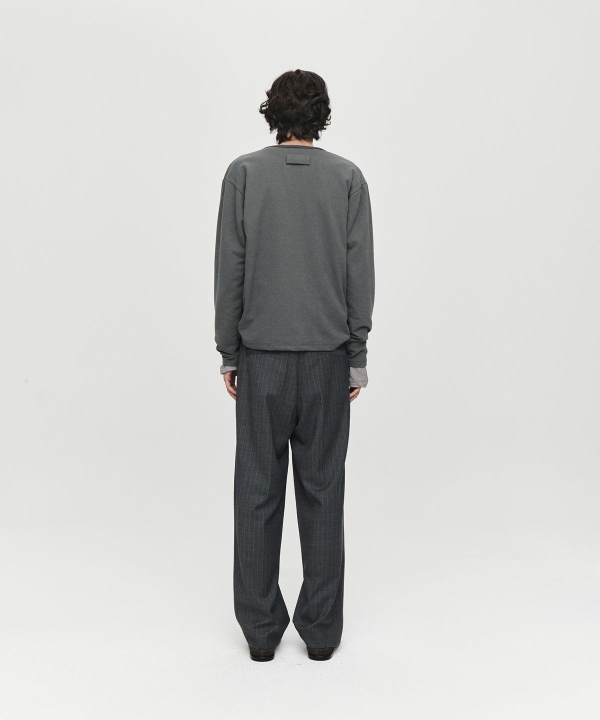 호이테(HEUTE) WOOL DOUBLE PLEATED STRIPE PANTS (CHARCOAL)