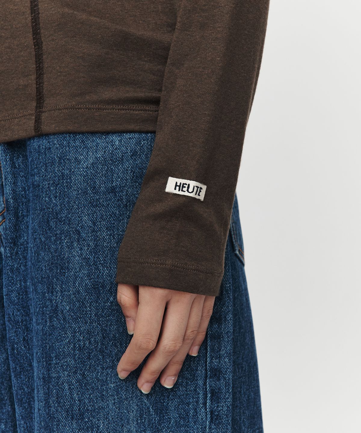호이테(HEUTE) WOOL LINE TURTLENECK (BROWN)