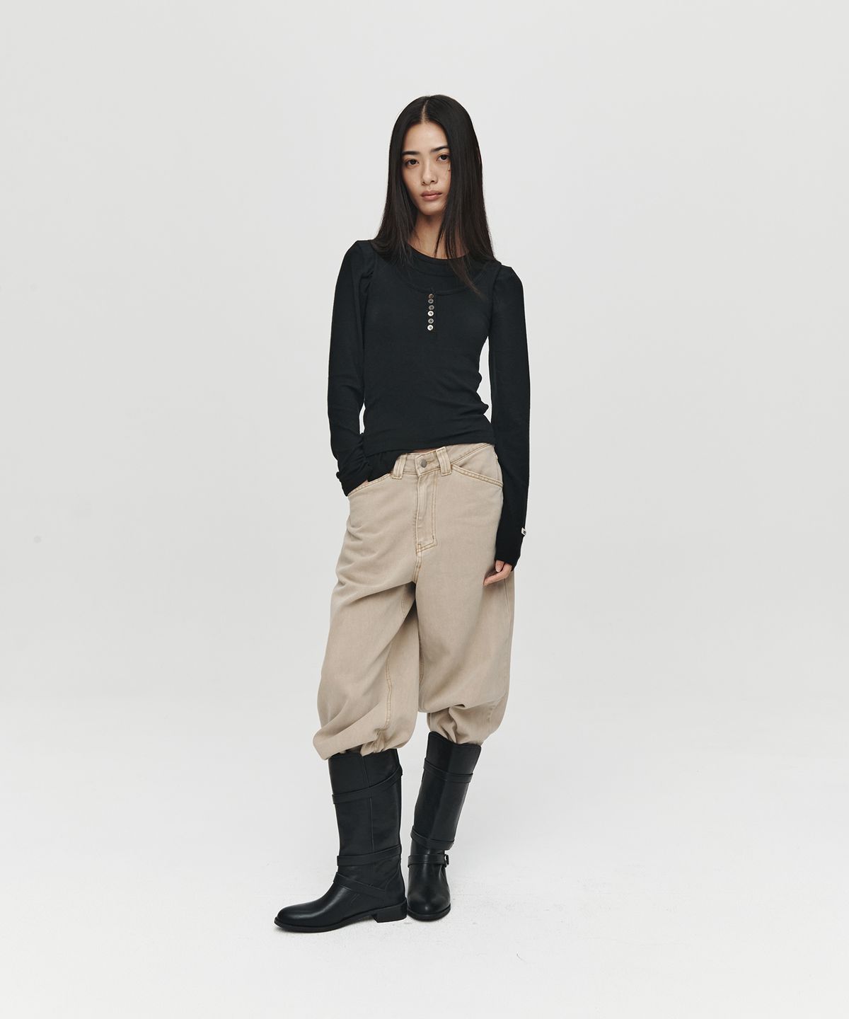 호이테(HEUTE) LAYERED LONG HENLEY NECK TOP (BLACK)