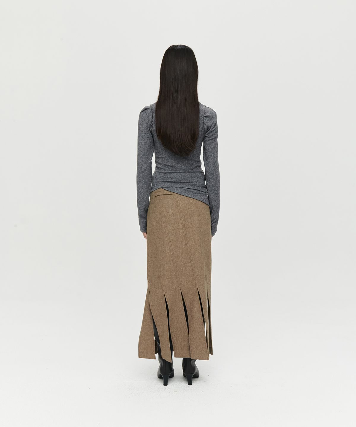 호이테(HEUTE) LAYERED LONG HENLEY NECK TOP (CHARCOAL)
