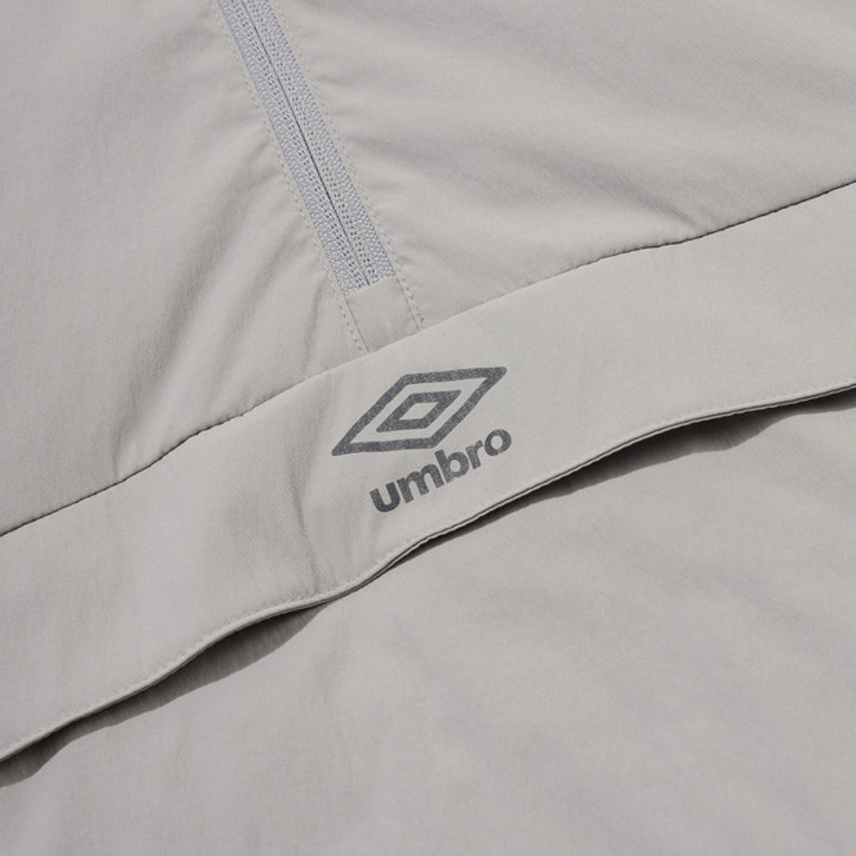 엄브로(UMBRO) PTR 스탠넥 인슐레이션 아노락 라이트 그레이(UQ421SWTO3)