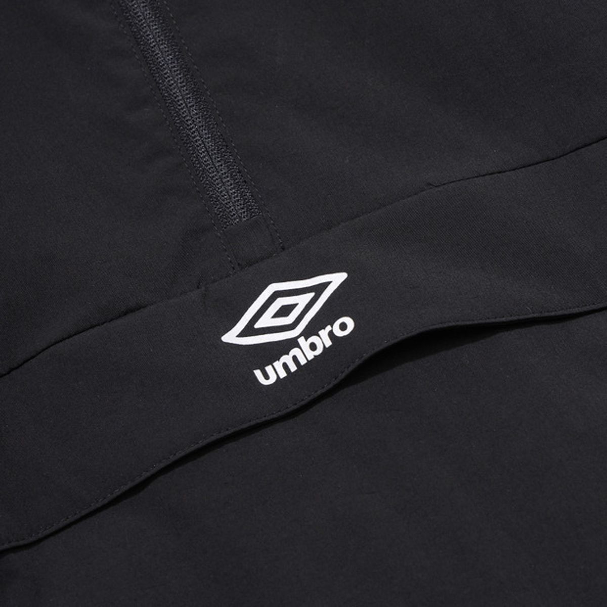 엄브로(UMBRO) PTR 스탠넥 인슐레이션 아노락 블랙(UQ421SWTO3)