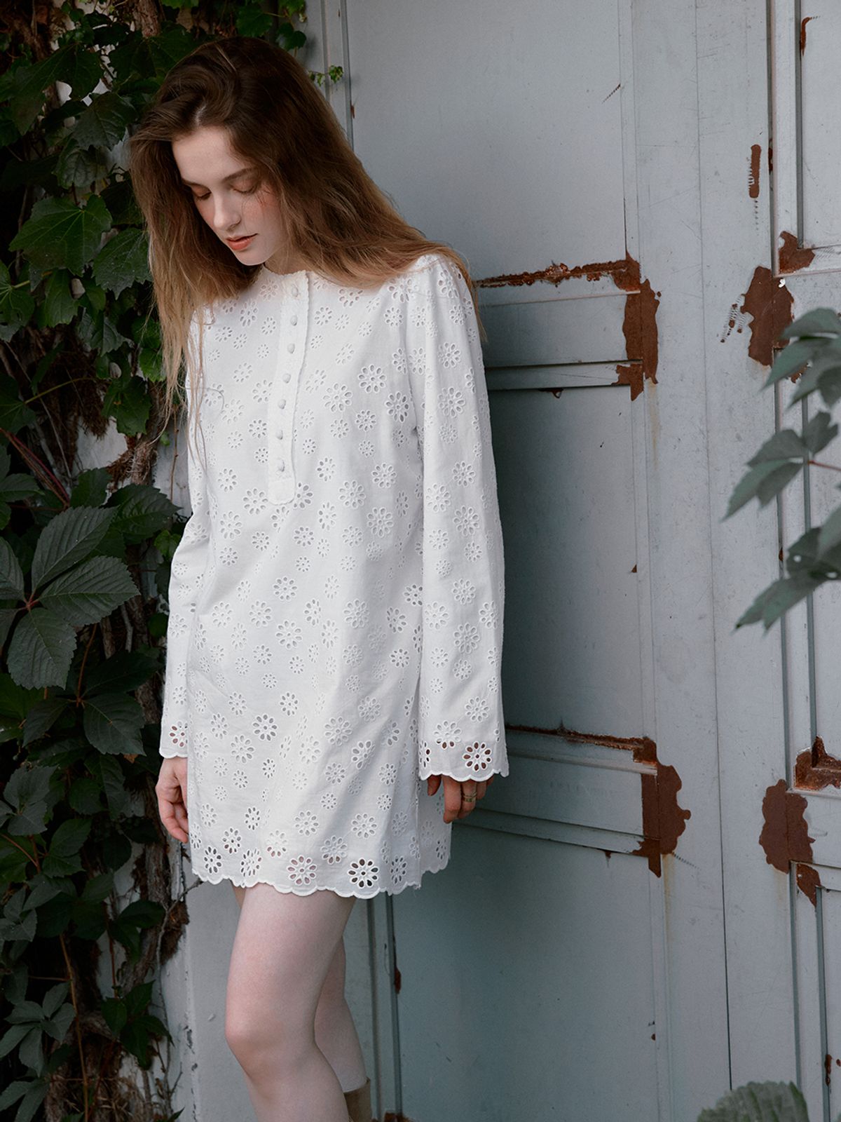 르니나(LENINA) SOLIA punching mini dress_WHITE