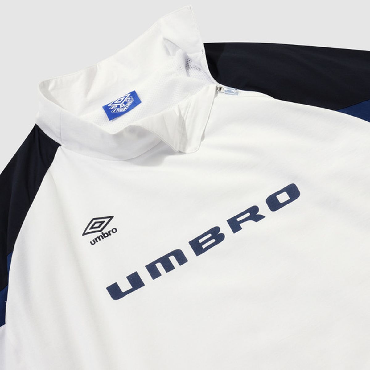 엄브로(UMBRO) PTR 하이넥 OCTA 피스테 화이트(UQ421SWTO4)