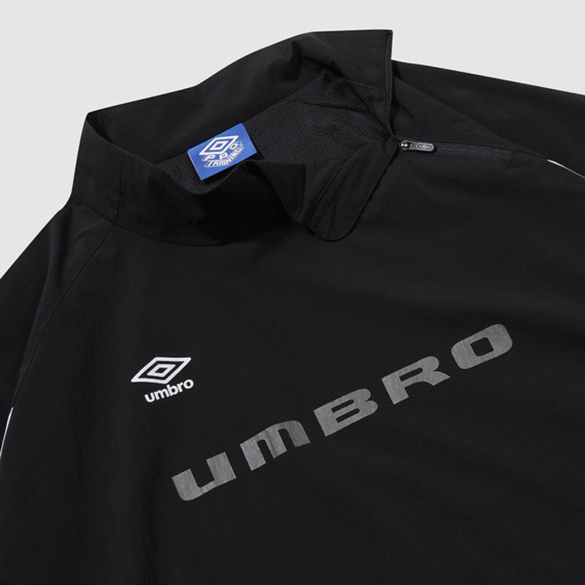 엄브로(UMBRO) PTR 하이넥 OCTA 피스테 블랙(UQ421SWTO4)