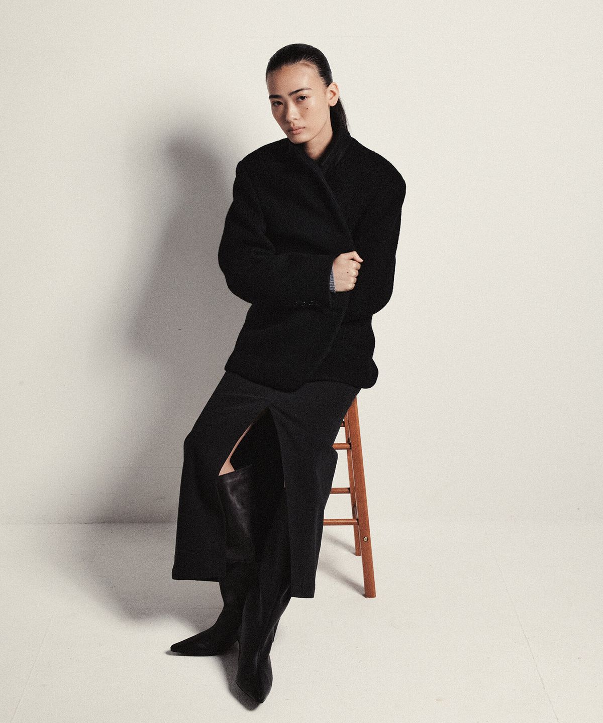 호이테(HEUTE) REFINED STRAIGHT TWILL SKIRT (BLACK)