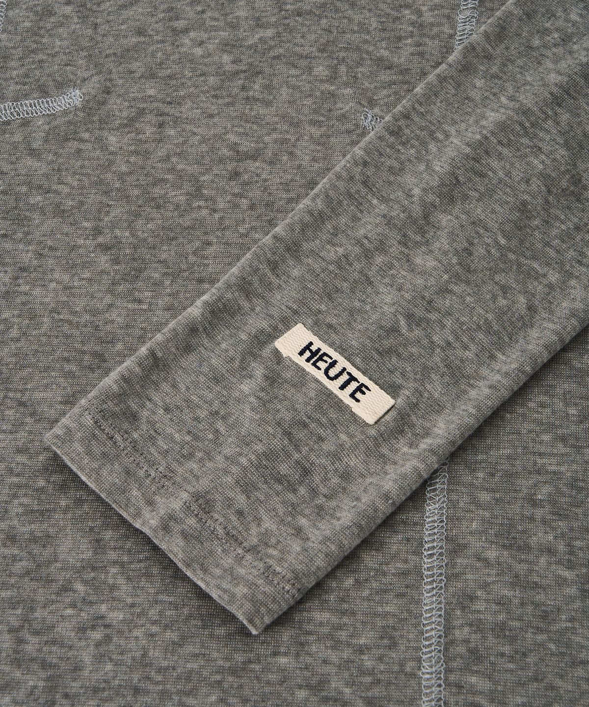 호이테(HEUTE) WOOL LINE TURTLENECK (CHARCOAL)