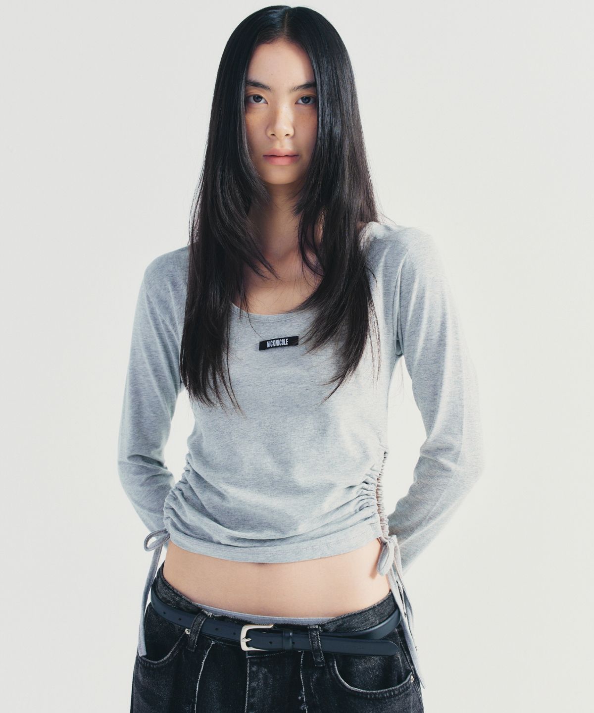 닉앤니콜(NICK&NICOLE) LABEL STRING SLIM LONG SLEEVE TOP_GRAY