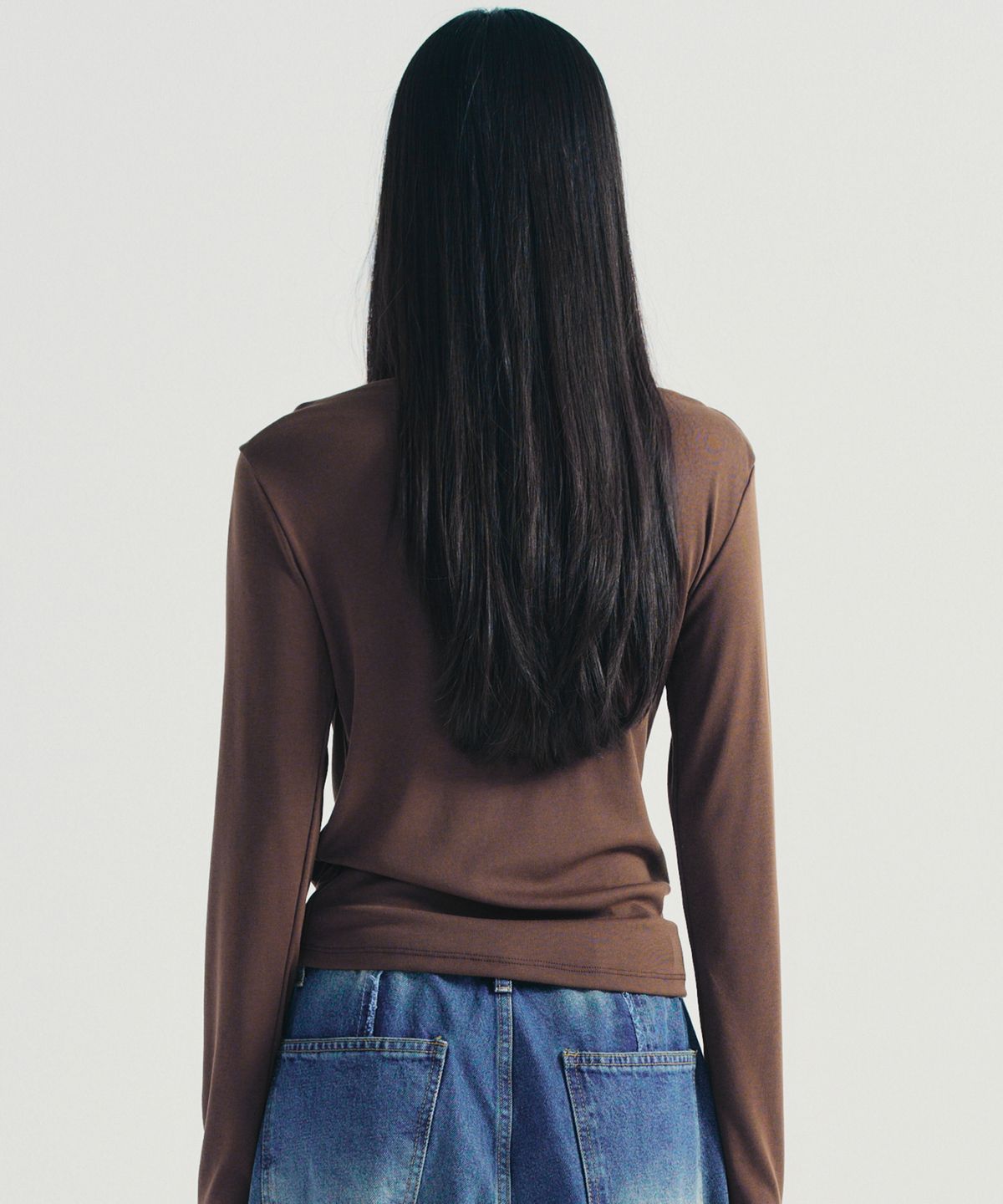 닉앤니콜(NICK&NICOLE) SHIRRING DRAPE BOAT NECK TOP_BROWN