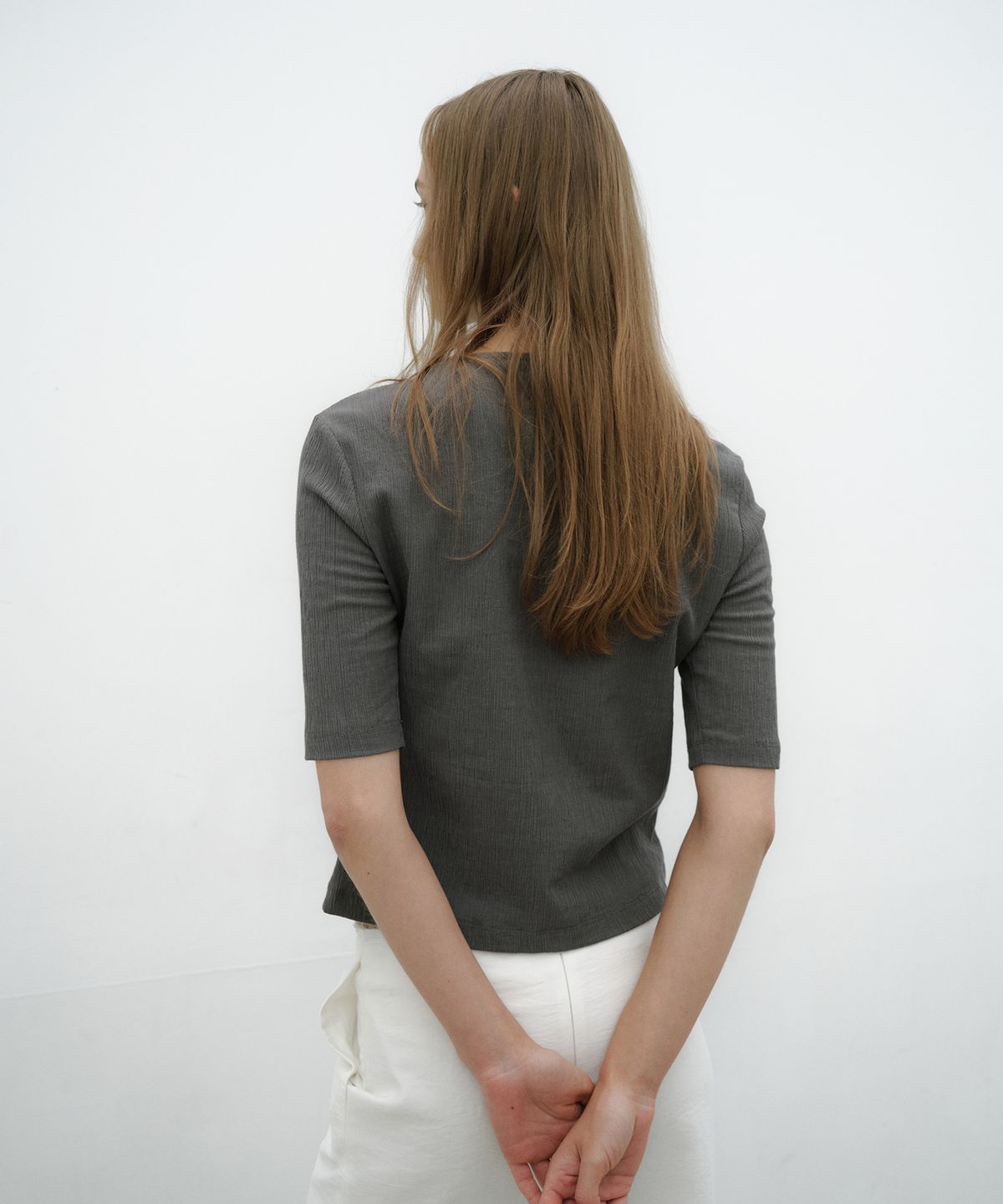 로우타이드(LOW TIDE) PLEATS HALF TOP [CHARCOAL]